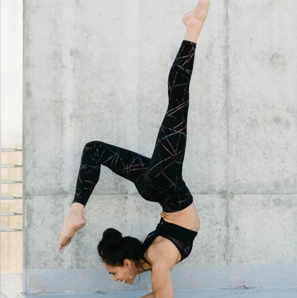 ZYIA Active Abstract Rainbow Metallic Black 7/8 High Rise Leggings Size 6 Size 8